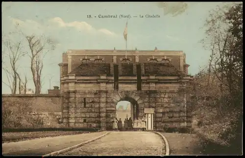 CPA Kamerich Cambrai (Kamerijk) La Citadelle, Soldaten 1917