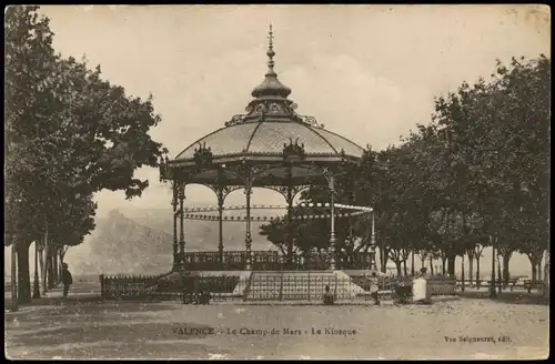 CPA Valence (Tarn-et-Garonne) Le Champ de Mars - Le Kiosque 1918