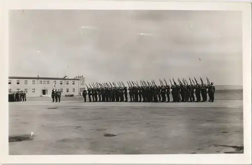 Militär/Propaganda - 2.WK (Zweiter Weltkrieg) Flughafen Salutschießen 1942 Foto