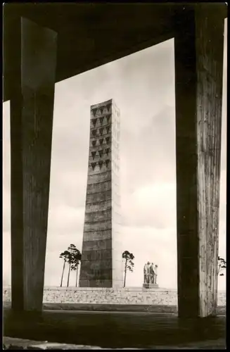 Sachsenhausen-Oranienburg Nationale Mahn- und Gedenkstätte  Mahnmal 1961