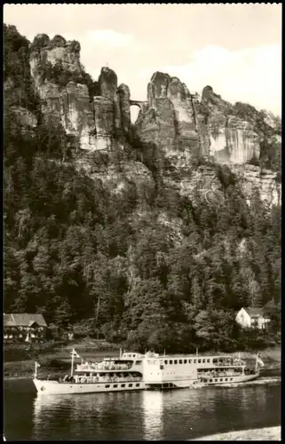 Rathen Elbe Schiff MS Friedrich Engels passiert Sächs. Schweiz - Bastei 1971