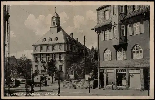 Ansichtskarte Lugau (Erzgebirge) Straßenpartie am Rathaus, Geschäft 1935