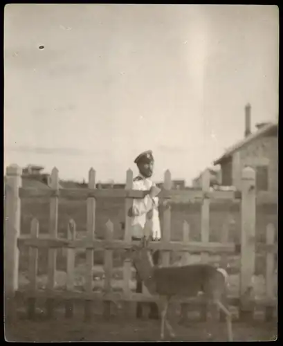 .Russland Rußland Россия Soldat und Reh vor Haus - Militär 1905 Privatfoto Foto