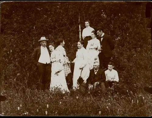 Soziales Leben - Frauen und Männer feine Kleidung 1909 Privatfoto Foto