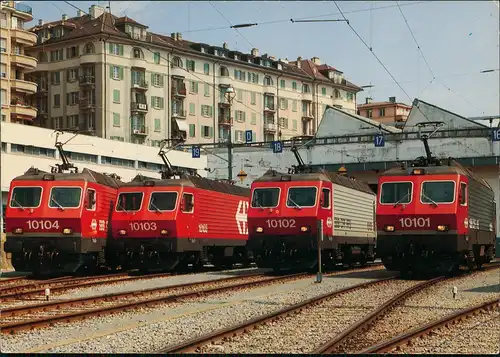 Ansichtskarte  Eisenbahn & Zug Lokomotiven Re 4/4 IV im Bahnhof Lausanne 1980