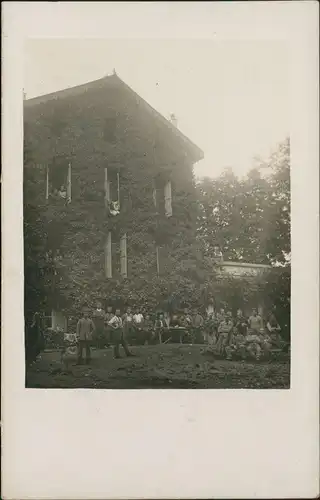 Ansichtskarte  Militär 1.WK Soldaten vor und im Haus Frankreich 1916