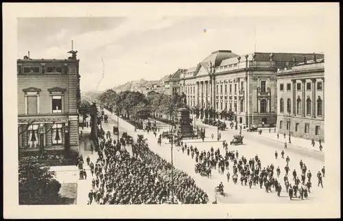 Ansichtskarte Mitte-Berlin Unter den Linden Aufziehen der Schlosswache 1916   1. Weltkrieg Feldpost gelaufen