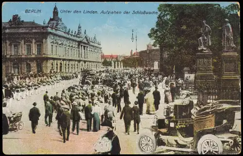 Berlin Unter den Linden Aufziehen der Schloßwache 1916    (Feldpoststempel)