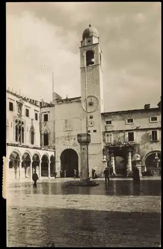 Postcard Ragusa Dubrovnik Ortsansicht, Platz mit Leuten 1950