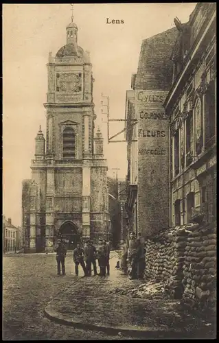 CPA Lens (Pas-de-Calais) Soldaten auf der Straße WK1 1917