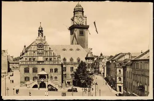 Ansichtskarte Plauen (Vogtland) Rathaus, Straßenblick Turm mit Fahnen 1930