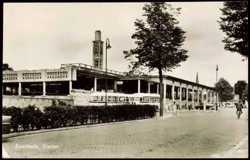 Postkaart Enschede Enschede (Eanske) Station Bahnhof - Bus 1962