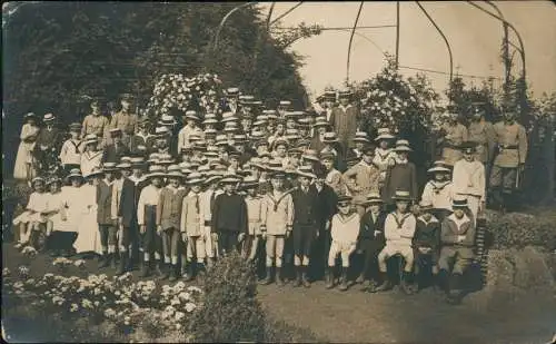 .Russland Trachten / Typen Gruppenbild Jungen und Soldaten 1913 Privatfoto