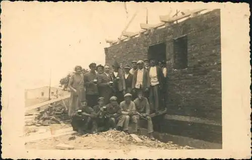 Foto  Bauarbeiter Bier Richtfest 1928 Privatfoto