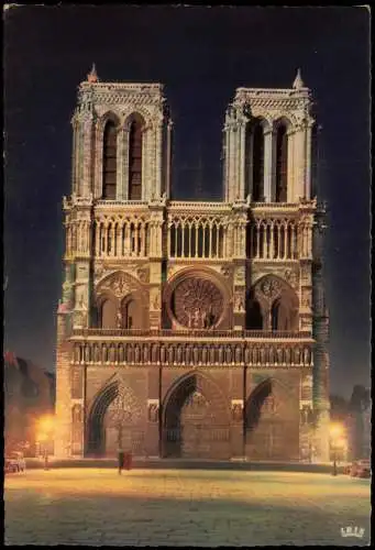 CPA Paris Kathedrale de Paris Notre-Dame illuminée 1960