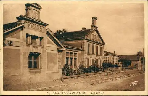 CPA Saint-Vivien-de-Médoc Les Ecoles 1924