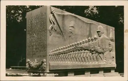 Alt-Treptow-Berlin Sowjetisches Ehrenmal Treptow, Relief im Ehrenhain 1952