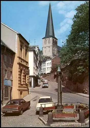 Mönchengladbach Autos an der Alte Pumpe mit Blick auf kath. Pfarrkirche 1975